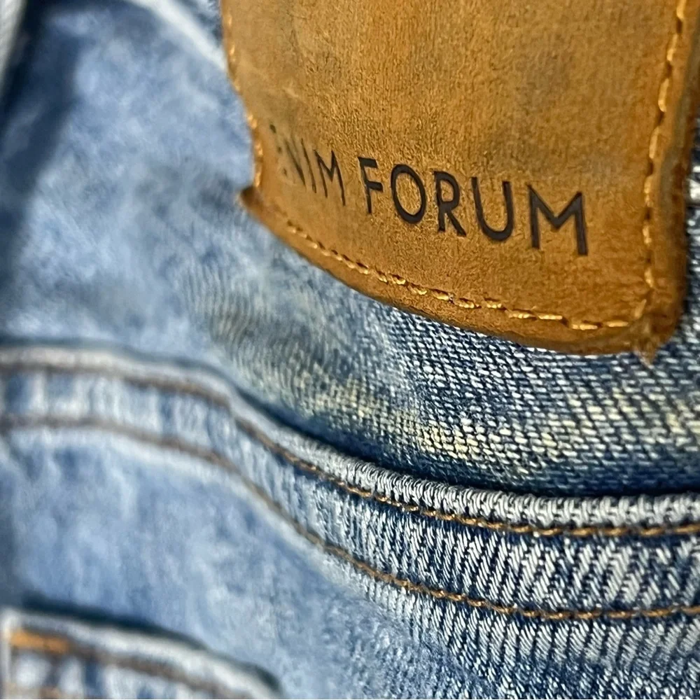 Aritzia Denim Forum Organic Cotton The Ex Boyfriend Distressed Button Shorts 25